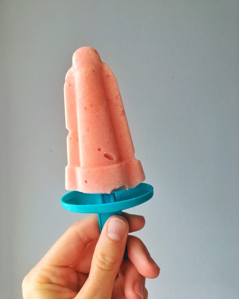 tropical-frozen-yogurt-popsicles