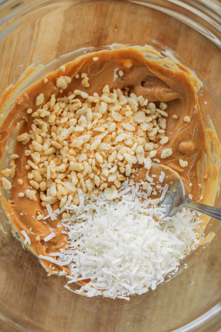 ingredients for the peanut butter protein powder filling in a glass bowl